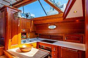 2021 Hinckley Talaria 55 Flybridge MKII thumbnail 16