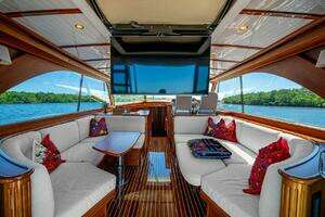 2021 Hinckley Talaria 55 Flybridge MKII thumbnail 27