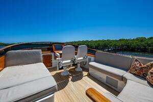 2021 Hinckley Talaria 55 Flybridge MKII thumbnail 11