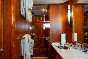 2021 Hinckley Talaria 55 Flybridge MKII thumbnail 23