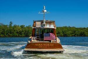 2021 Hinckley Talaria 55 Flybridge MKII thumbnail 6