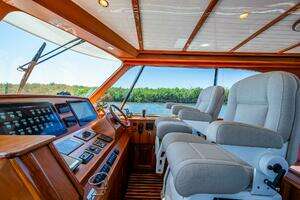 2021 Hinckley Talaria 55 Flybridge MKII thumbnail 15