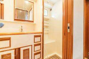 1999 Offshore Yachts 52 Pilothouse thumbnail 30