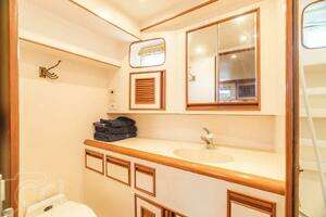 1999 Offshore Yachts 52 Pilothouse thumbnail 29