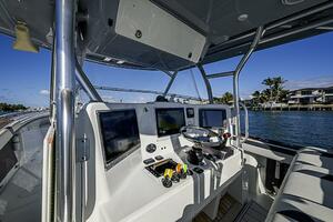2010 Yellowfin 42 Offshore thumbnail 14