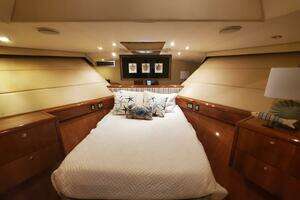 2000 Hatteras 75 Sport Deck thumbnail 12