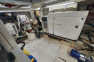 2000 Hatteras 75 Sport Deck thumbnail 26