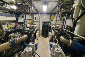 2000 Hatteras 75 Sport Deck thumbnail 24