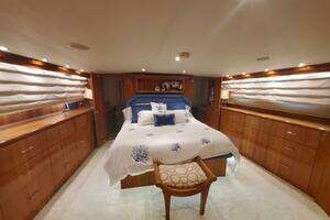 2000 Hatteras 75 Sport Deck thumbnail 11