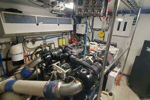 2000 Hatteras 75 Sport Deck thumbnail 23