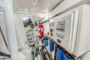 2003 Viking 65 Enclosed Bridge thumbnail 28