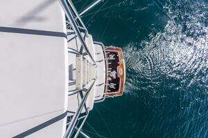 2003 Viking 65 Enclosed Bridge thumbnail 37