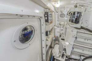 2003 Viking 65 Enclosed Bridge thumbnail 29
