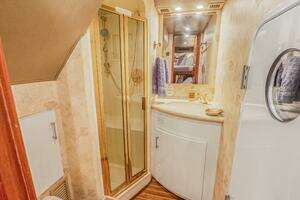 2003 Viking 65 Enclosed Bridge thumbnail 12
