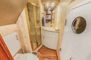 2003 Viking 65 Enclosed Bridge thumbnail 13