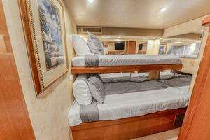 2003 Viking 65 Enclosed Bridge thumbnail 11