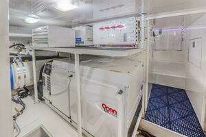 2003 Viking 65 Enclosed Bridge thumbnail 26