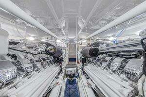 2003 Viking 65 Enclosed Bridge thumbnail 30