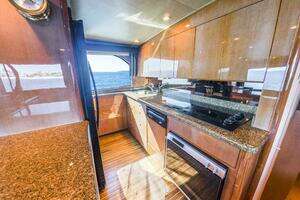 2003 Viking 65 Enclosed Bridge thumbnail 9