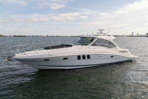 2005 Sea Ray 48 Sundancer thumbnail 2