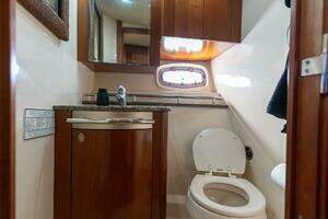 2005 Sea Ray 48 Sundancer thumbnail 36