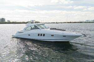 2005 Sea Ray 48 Sundancer thumbnail 3