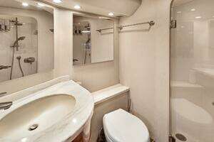 2015 Viking 46 Convertible thumbnail 14