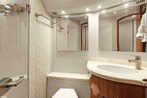 2015 Viking 46 Convertible thumbnail 18