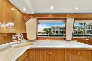 2015 Viking 46 Convertible thumbnail 9