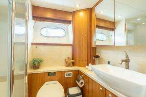 2008 Sunseeker Manhattan 70 thumbnail 48