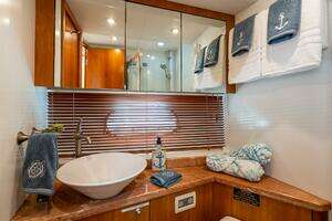 2008 Sunseeker Manhattan 70 thumbnail 32