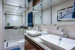 2017 Viking 75 Motoryacht thumbnail 18