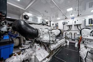 Viking 75 MIRAGE -  Engine Room