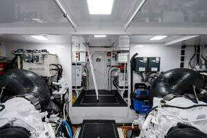 2017 Viking 75 Motoryacht thumbnail 64
