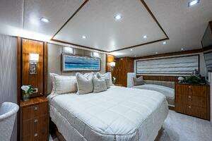 2017 Viking 75 Motoryacht thumbnail 12
