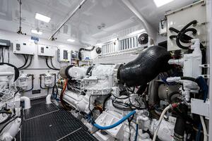 Viking 75 MIRAGE -  Engine Room