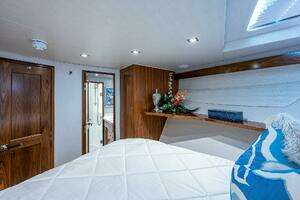 2017 Viking 75 Motoryacht thumbnail 22