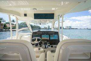 2016 Boston Whaler thumbnail 120