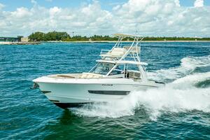 42FT (12.8M) BOSTON WHALER