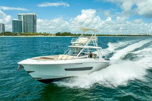 42FT (12.8M) BOSTON WHALER