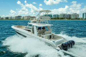 2016 Boston Whaler thumbnail 46