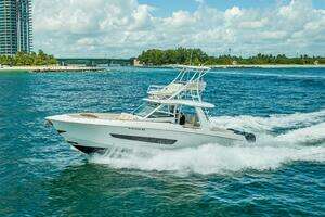 2016 Boston Whaler thumbnail 28
