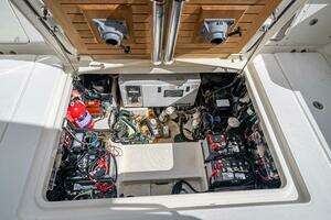 2016 Boston Whaler thumbnail 86
