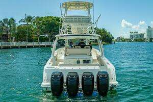 2016 Boston Whaler thumbnail 9