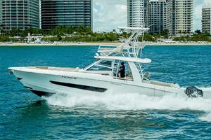 42FT (12.8M) BOSTON WHALER