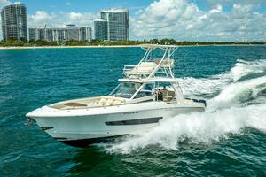 42FT (12.8M) BOSTON WHALER