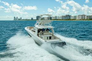 42FT (12.8M) BOSTON WHALER