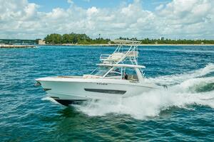 42FT (12.8M) BOSTON WHALER