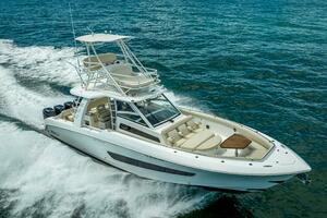 42FT (12.8M) BOSTON WHALER