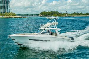 42FT (12.8M) BOSTON WHALER